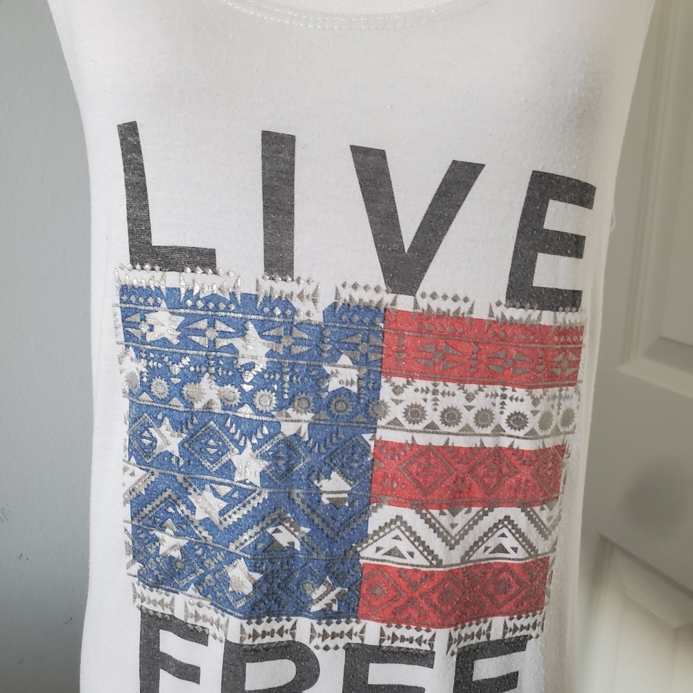 White top " LIVE FREE" - Picture 2 of 6